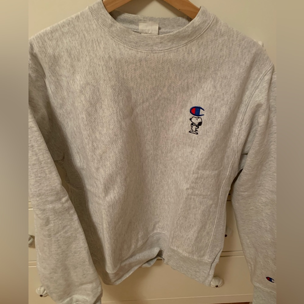 Snoopy x Champion crewneck in gray.